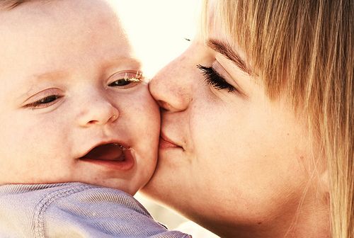mom loves baby