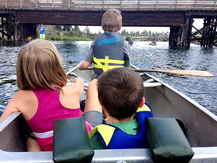 canoeing on the deschutes in oregon